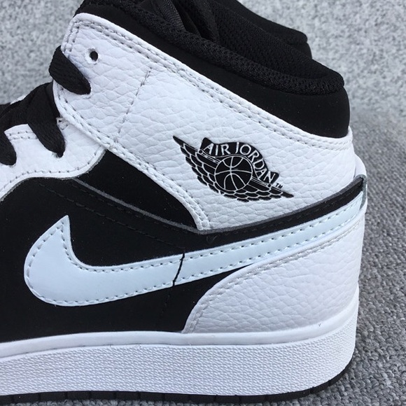 Jordan 1 Mid White Black - Picture 7 of 10